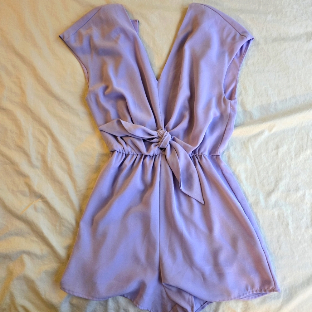 Evelyn Lavender Cap Sleeve Tie Front Romper sz S